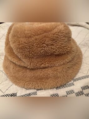 2 Gap toddler hats